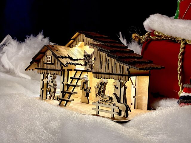 Crèche de Noël en bois bi-colore avec LED