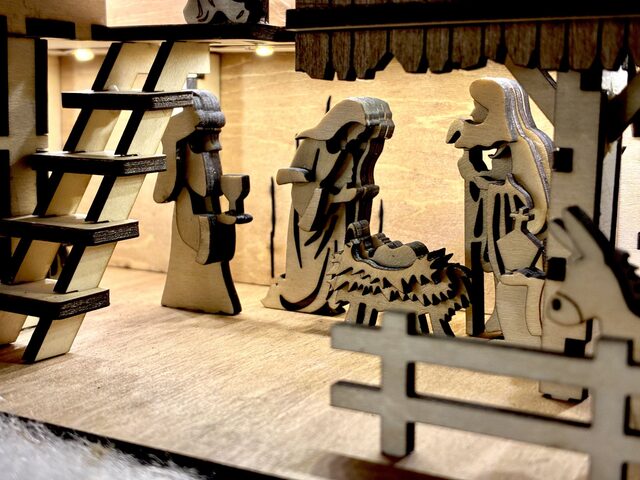 Crèche de Noël en bois bi-colore avec LED
