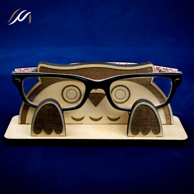 Porte lunettes enfant personnalisé en bois – Support lunettes animal